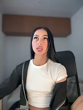 maddy bronw  online show from 02-24-25, 09:41