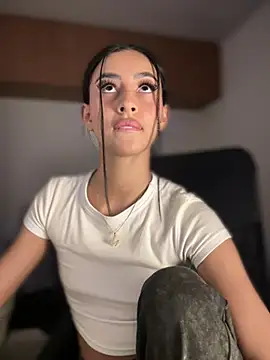 maddy bronw  online show from 03-06-25, 04:19