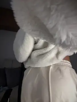 maddy bronw  online show from 03-09-25, 03:22