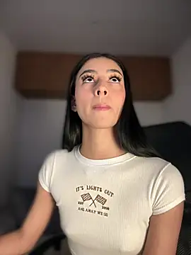 maddy bronw  online show from 03-11-25, 10:42