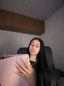 maddy bronw  online show from 03-15-25, 05:30