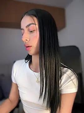 maddy bronw  online show from 03-19-25, 08:43