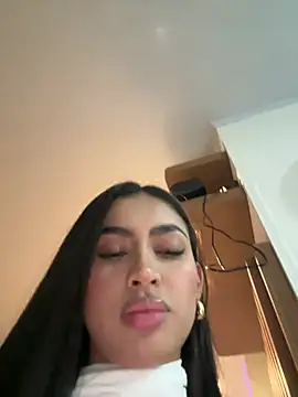 Snapshot of maddy_bronw_ chatting on 05-19-26, 01:56 maddy bronw online show from 05-19-26, 01:56