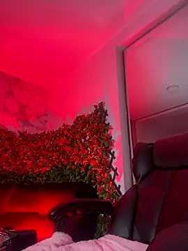 NINA 18 YEARS online show from 11-14-25, 08:51