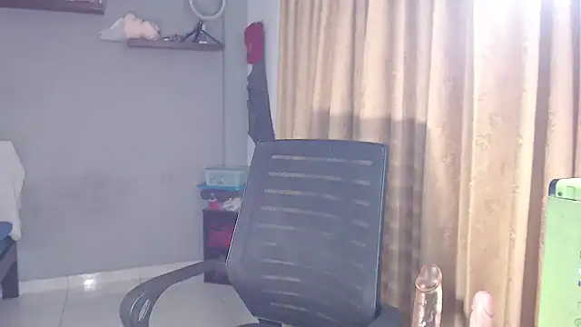 Snapshot of SusanLeroy chatting on 10-10-25, 10:03 SusanLeroy online show from 10-10-25, 10:03