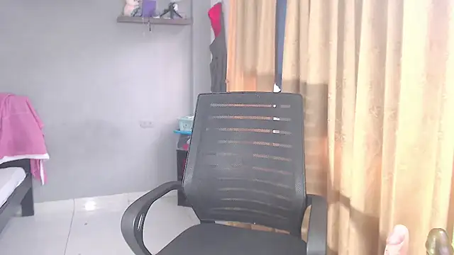 Snapshot of SusanLeroy chatting on 10-15-25, 10:59 SusanLeroy online show from 10-15-25, 10:59