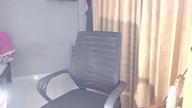 Snapshot of SusanLeroy chatting on 10-18-25, 09:54 SusanLeroy online show from 10-18-25, 09:54