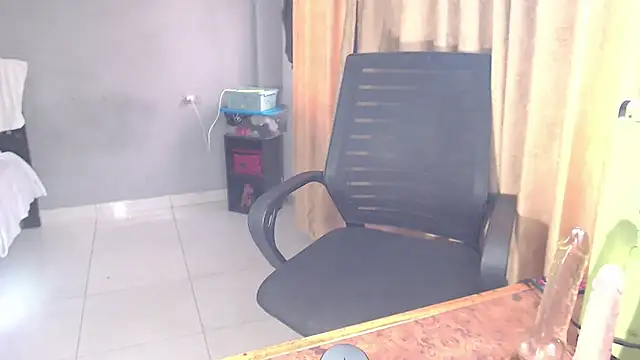 Snapshot of SusanLeroy chatting on 10-28-25, 11:03 SusanLeroy online show from 10-28-25, 11:03