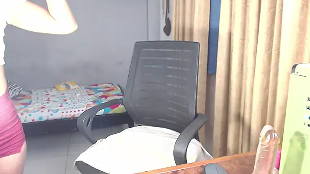 Snapshot of SusanLeroy chatting on 11-19-25, 09:31 SusanLeroy online show from 11-19-25, 09:31