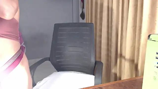 Snapshot of SusanLeroy chatting on 11-28-25, 09:23 SusanLeroy online show from 11-28-25, 09:23