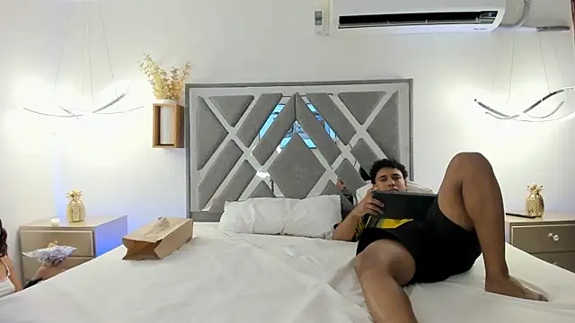 Snapshot of mia_and_masterboy chatting on 12-17-24, 03:39 mia and masterboy online show from 12-17-24, 03:39