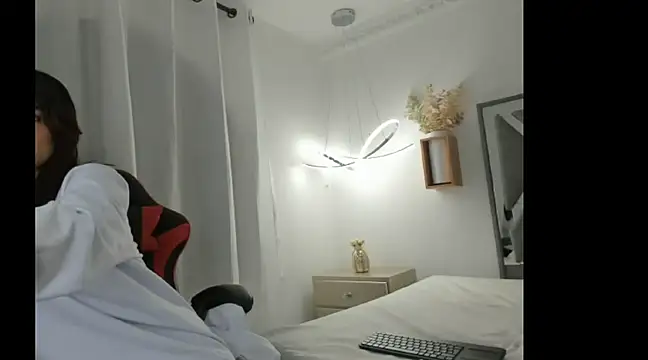 Snapshot of mia_and_masterboy chatting on 01-17-25, 05:42 mia and masterboy online show from 01-17-25, 05:42