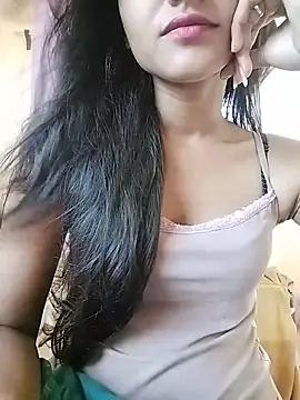Snapshot of MISSQUEEN48 chatting on 05-16-26, 06:43 MISSQUEEN48 online show from 05-16-26, 06:43