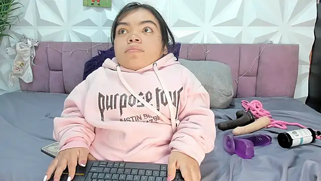 Michelle Brooks online show from 12-27-24, 01:07