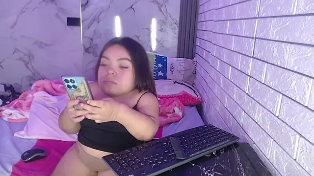 Michelle Brooks online show from 03-18-25, 04:26