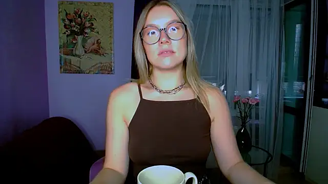 TaylorBre online show from 09-17-25, 05:42
