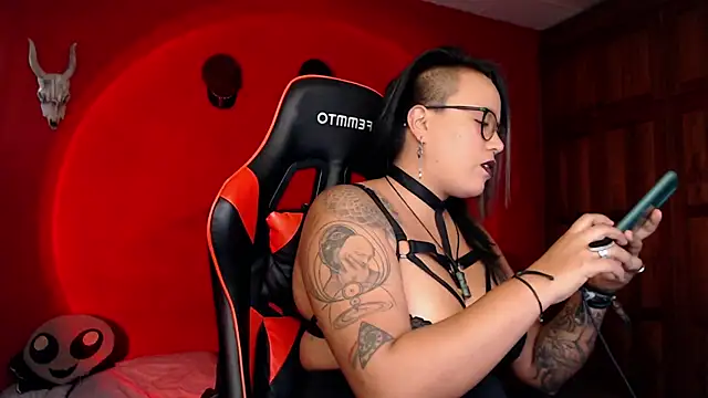 Snapshot of LilithSharon chatting on 12-18-24, 08:25 LilithSharon online show from 12-18-24, 08:25