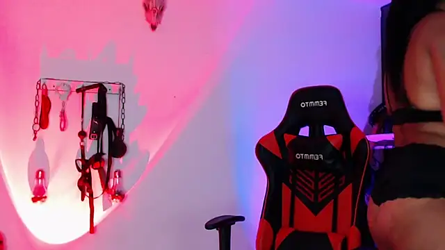 Snapshot of LilithSharon chatting on 09-19-25, 06:19 LilithSharon online show from 09-19-25, 06:19