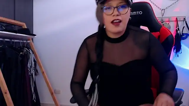 Snapshot of LilithSharon chatting on 10-04-25, 04:49 LilithSharon online show from 10-04-25, 04:49