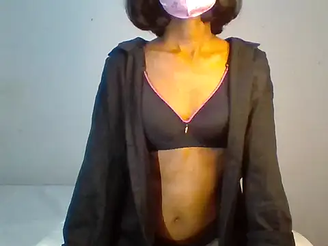 Snapshot of Levinya chatting on 12-21-24, 06:44 Levinya online show from 12-21-24, 06:44