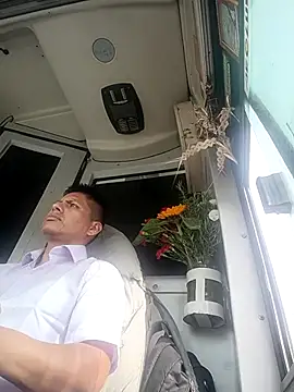 alexchir4 online show from 11-07-25, 09:04