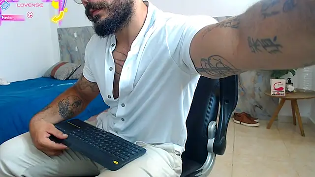 Snapshot of hanz_col chatting on 11-06-25, 11:22 hanz col online show from 11-06-25, 11:22