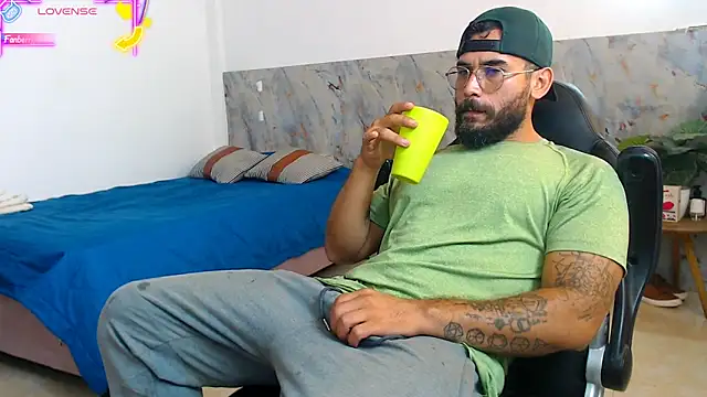 Snapshot of hanz_col chatting on 11-07-25, 02:22 hanz col online show from 11-07-25, 02:22