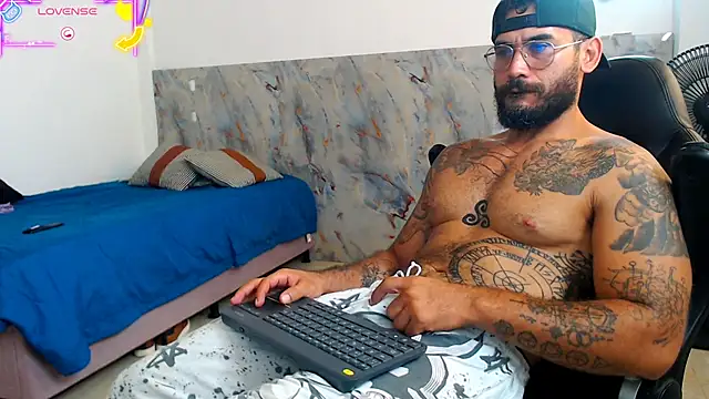 Snapshot of hanz_col chatting on 11-08-25, 10:37 hanz col online show from 11-08-25, 10:37