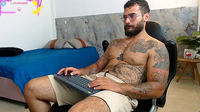 Snapshot of hanz_col chatting on 11-12-25, 02:12 hanz col online show from 11-12-25, 02:12