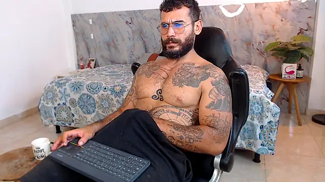 Snapshot of hanz_col chatting on 11-16-25, 03:12 hanz col online show from 11-16-25, 03:12