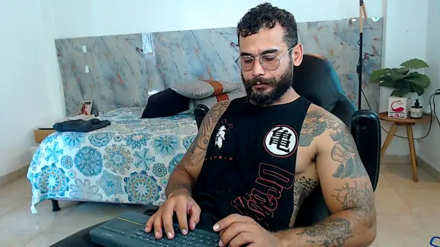 Snapshot of hanz_col chatting on 11-17-25, 01:39 hanz col online show from 11-17-25, 01:39