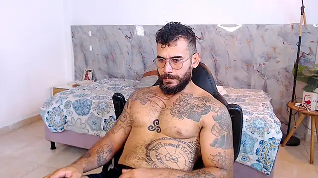 Snapshot of hanz_col chatting on 11-24-25, 02:06 hanz col online show from 11-24-25, 02:06