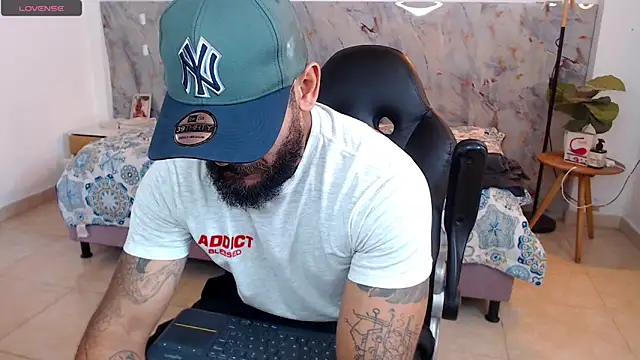 Snapshot of hanz_col chatting on 12-03-25, 03:43 hanz col online show from 12-03-25, 03:43