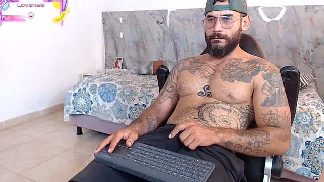 Snapshot of hanz_col chatting on 12-04-25, 07:11 hanz col online show from 12-04-25, 07:11