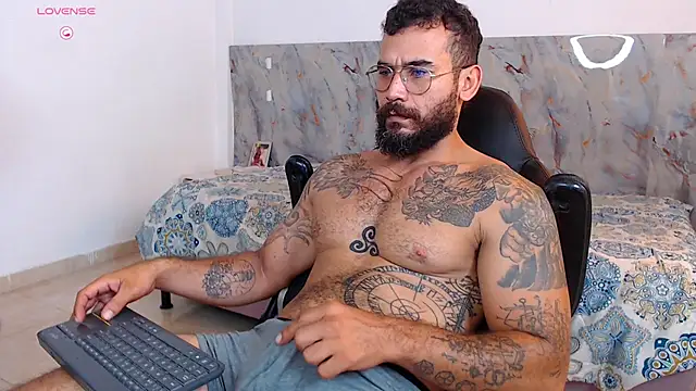 Snapshot of hanz_col chatting on 12-05-25, 10:46 hanz col online show from 12-05-25, 10:46