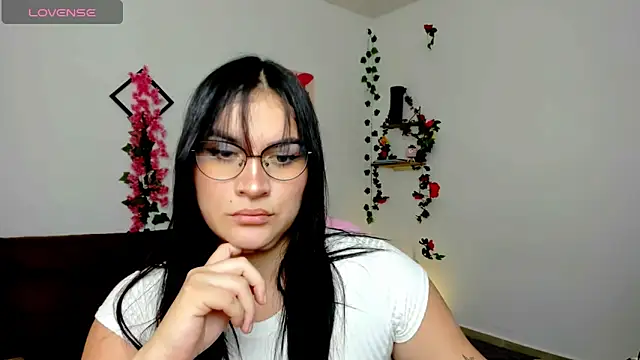 Snapshot of Emic_ chatting on 02-26-25, 07:16 Emic online show from 02-26-25, 07:16