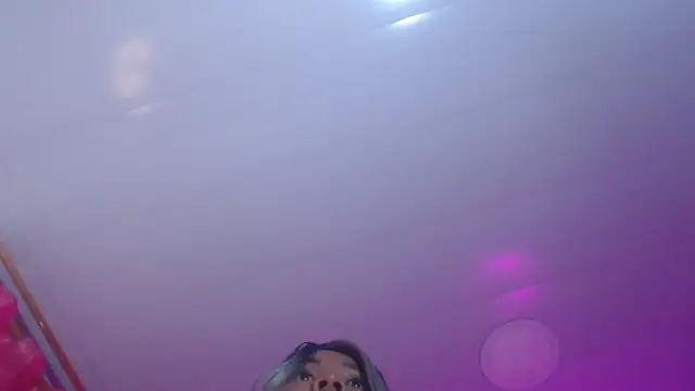 Evelyn Sandoval online show from 10-23-25, 01:38