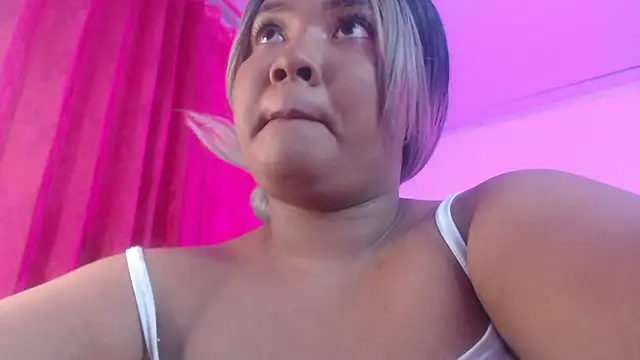 Evelyn Sandoval online show from 10-28-25, 01:42