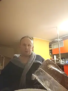 Snapshot of X46x chatting on 12-14-25, 05:35 X46x online show from 12-14-25, 05:35