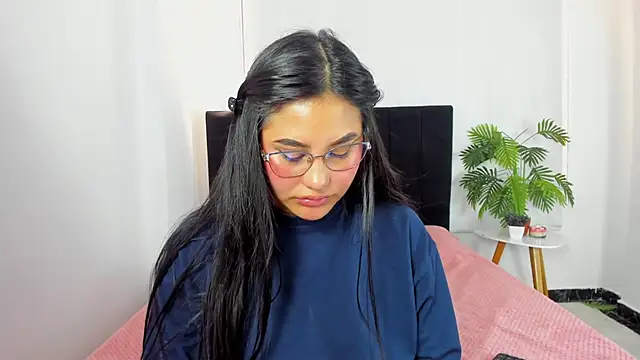 Little Ivy online show from 11-28-25, 03:47