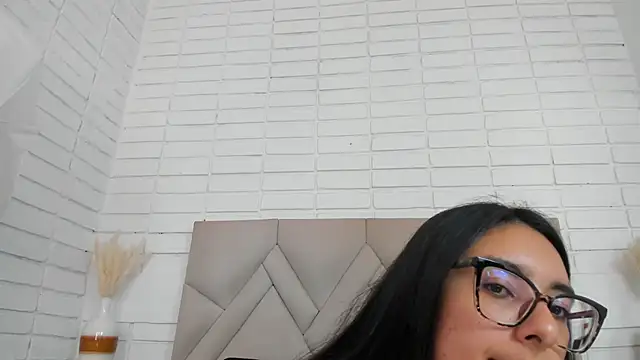 Snapshot of Isis_Osman chatting on 10-28-25, 07:05 Isis Osman online show from 10-28-25, 07:05