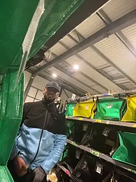 Snapshot of benben190 chatting on 03-10-25, 11:27 benben190 online show from 03-10-25, 11:27