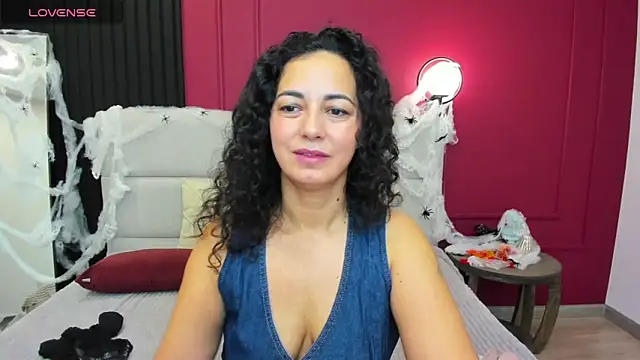 Linda Insatiable online show from 10-26-25, 01:33