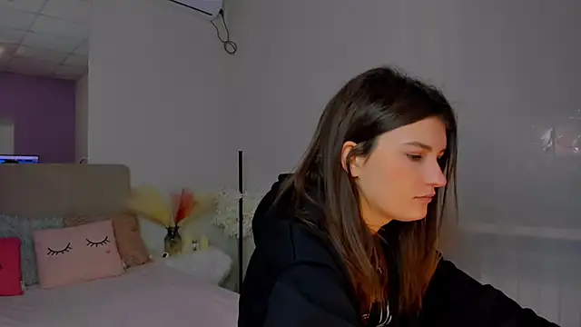 Laura Leee online show from 02-04-25, 06:25