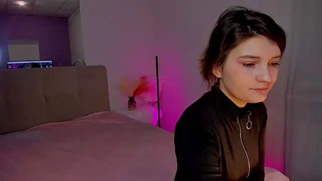 Laura Leee online show from 02-21-25, 06:29