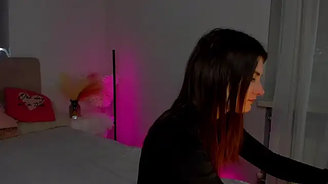 Laura Leee online show from 02-25-25, 06:25