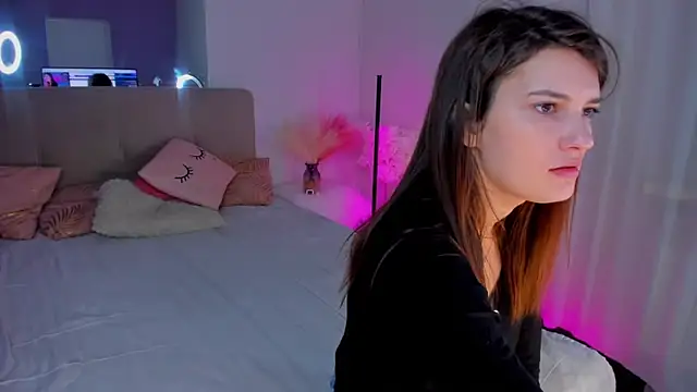 Laura Leee online show from 03-09-25, 06:28