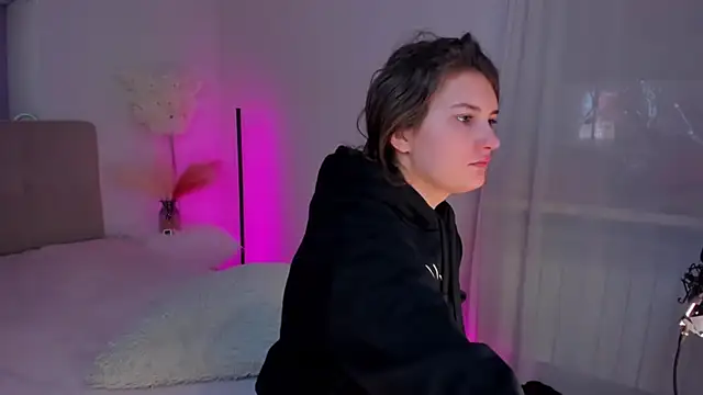 Laura Leee online show from 03-21-25, 06:27