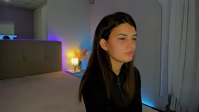 Laura Leee online show from 10-11-25, 05:28