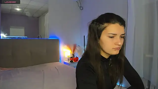 Laura Leee online show from 10-21-25, 05:19